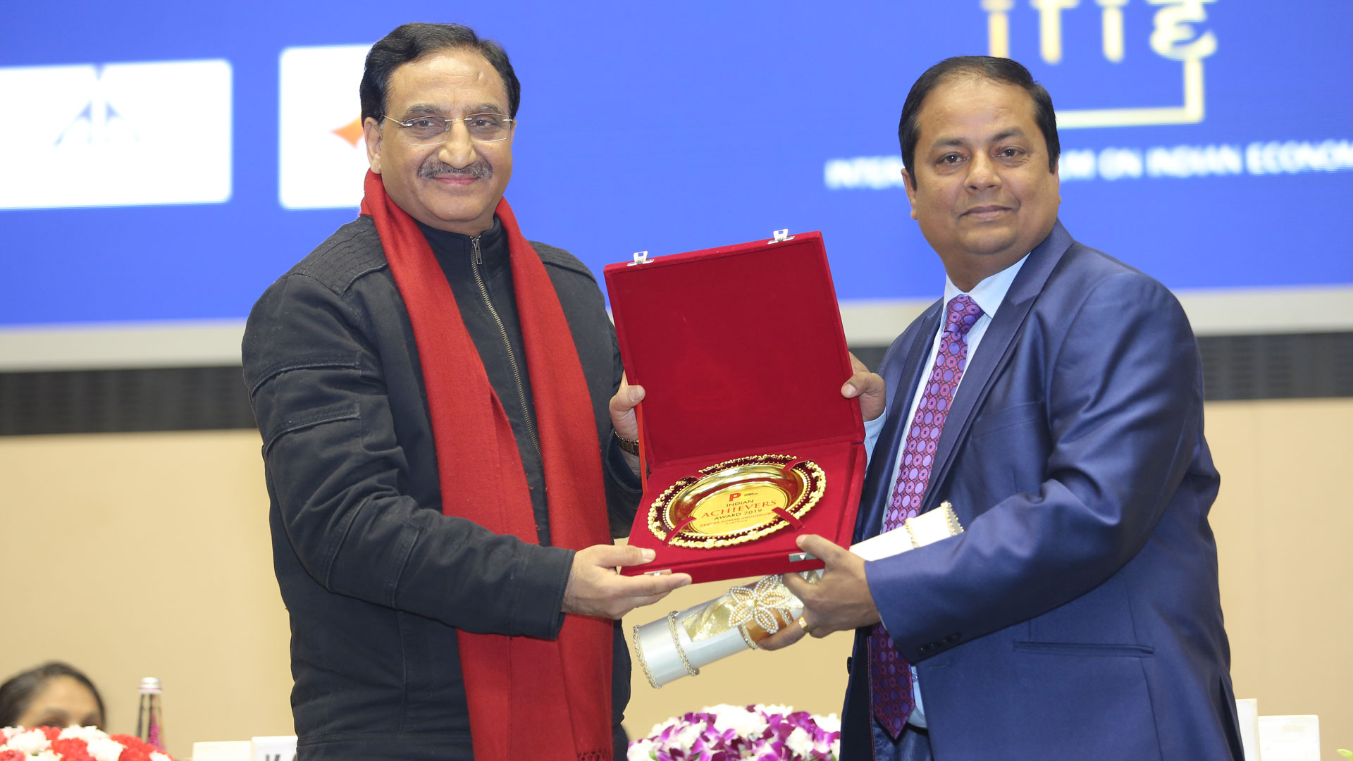 Ramesh Pokhrayal in coc prize distribution